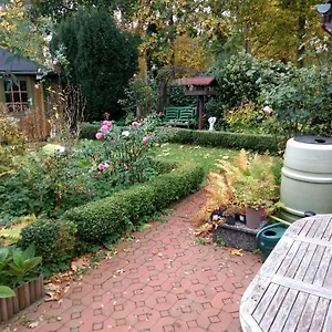 Ruhige, Gemütliche 1-zimmer Gartenwohnung Für 2 Erwachsene Und 2 Lübeck